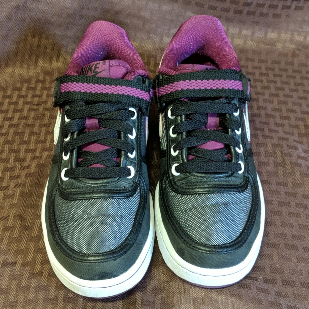 Nike - Picture 3 of 10